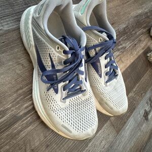 Brooks Women's Gray Running Shoes